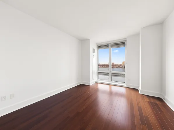 60 Riverside Boulevard image 10 of 22