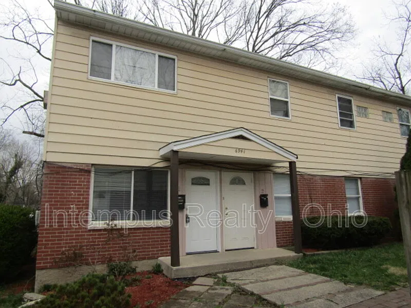 3 bed, 1.0 bath, 912 sqft, $850 — Photo 2