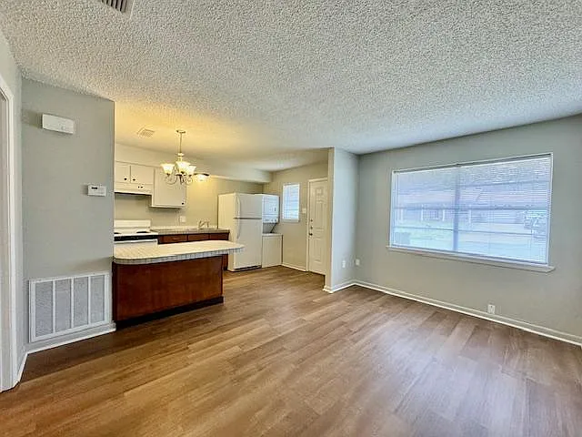 203 Bernice St — Photo 6