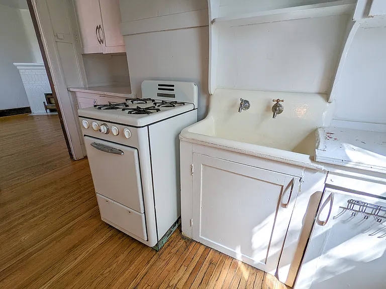 9711 104th St NW — Photo 4