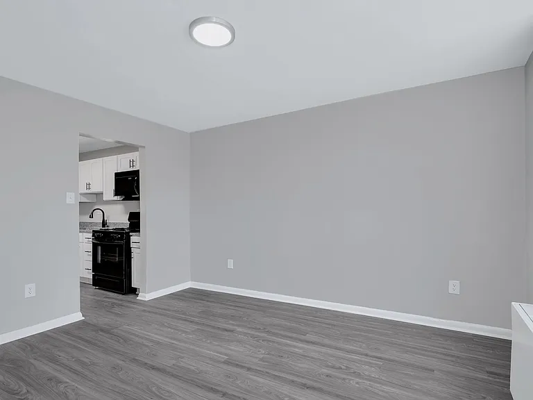 The Warwick Apartments — Photo 17
