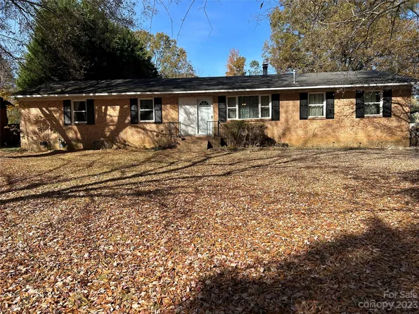 315 Cedarwood Ln, Matthews, NC 28104
