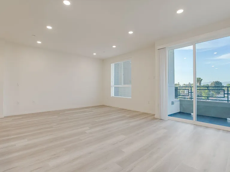 V on Victory Apartments — Photo 10