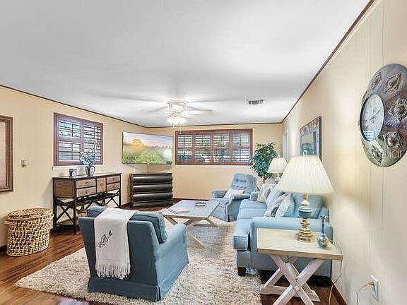 5th image of 1626 Crystal Ct E