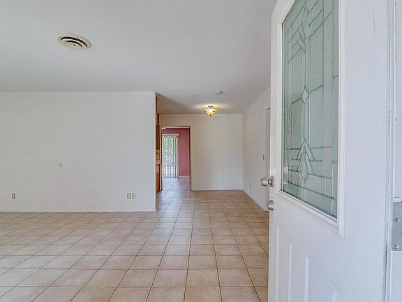 5th image of 41344 Mayberry Ave