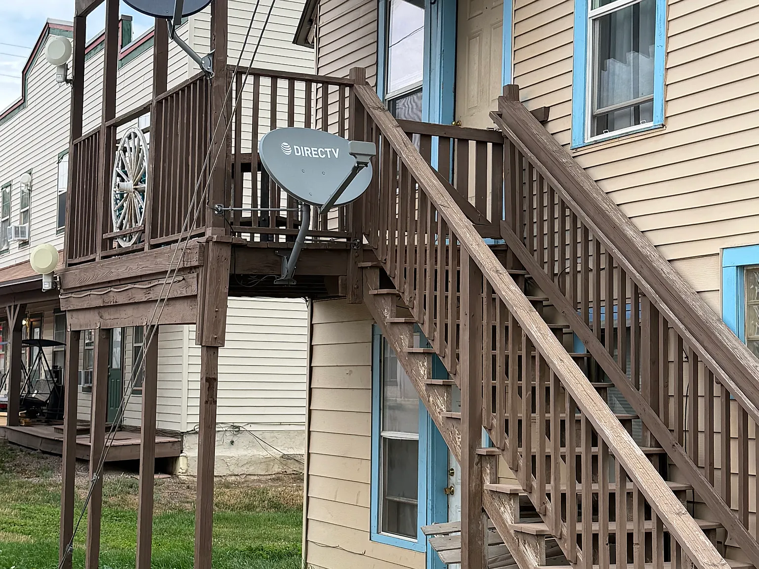 3 bed, 700 sqft, $1,200 — Photo 2