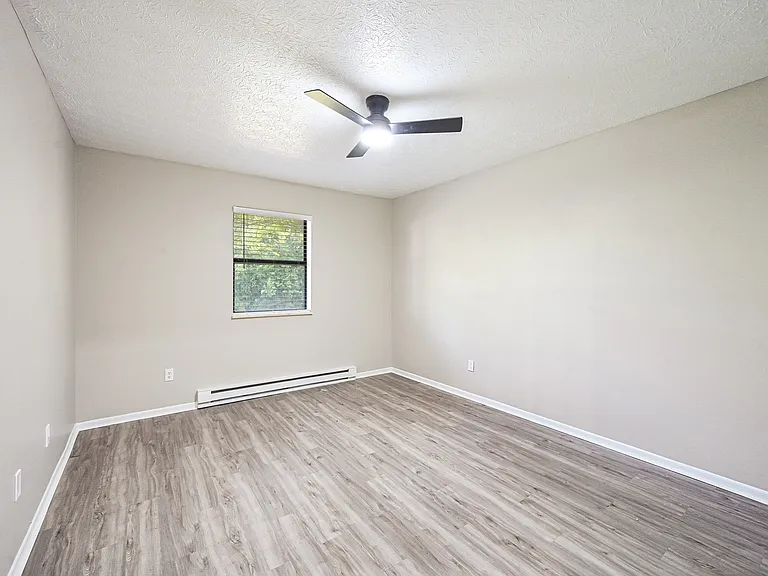 Abbington Village Apartments — Photo 6