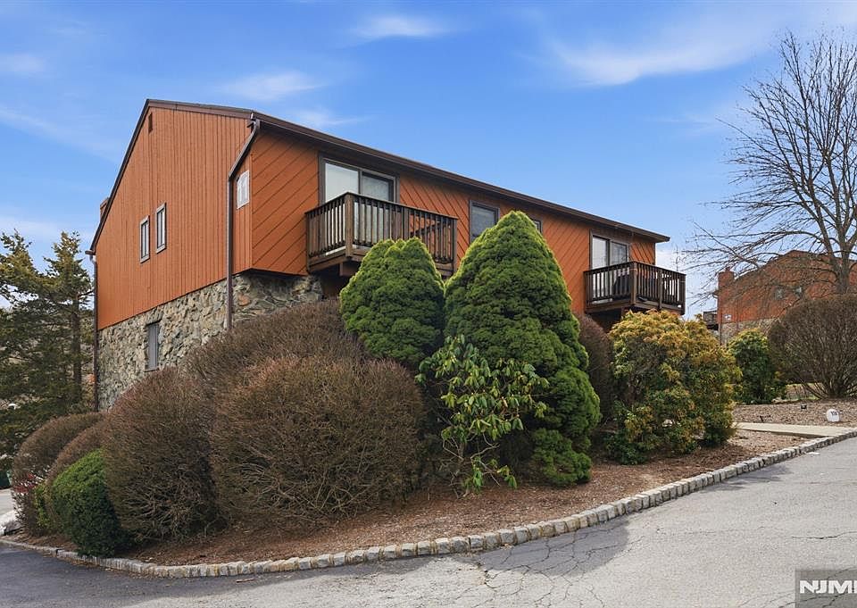 1st image of 11 Brookside Dr #L