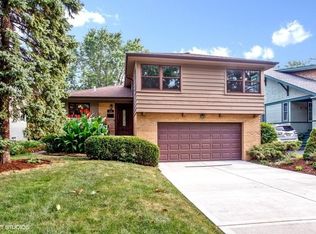 444 Shenstone Rd, Riverside, IL 60546