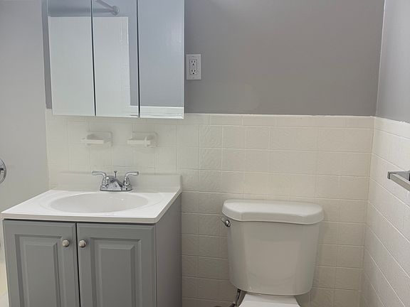 4th image of 195 Sigourney St #0e74e73de