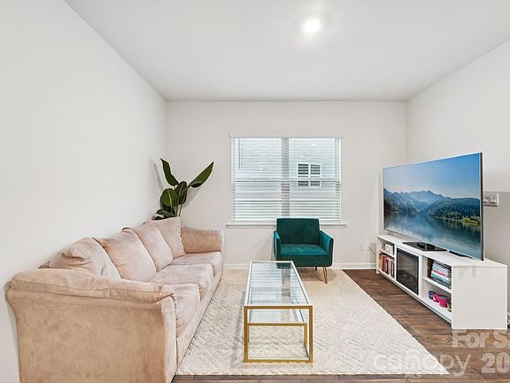 3rd image of 9051 Lowfalls Ln