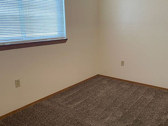 5th image of 825 W 4th Ave APT 01