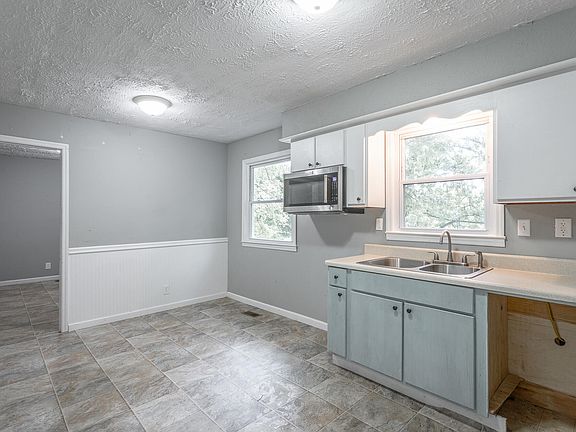 3rd image of 245 Pinedale Dr