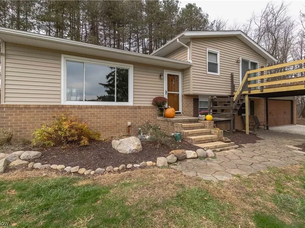 6686 Pinedale St NE, Hartville, OH 44632