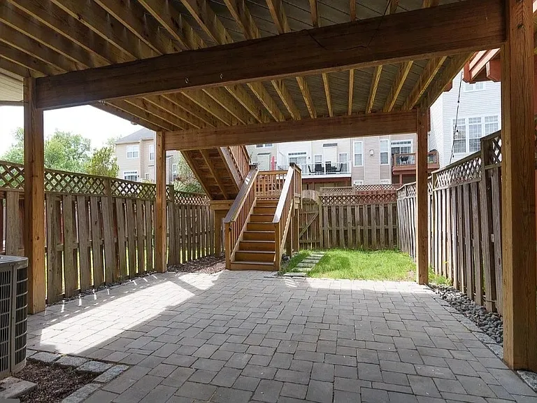 21933 Halburton Ter — Photo 4
