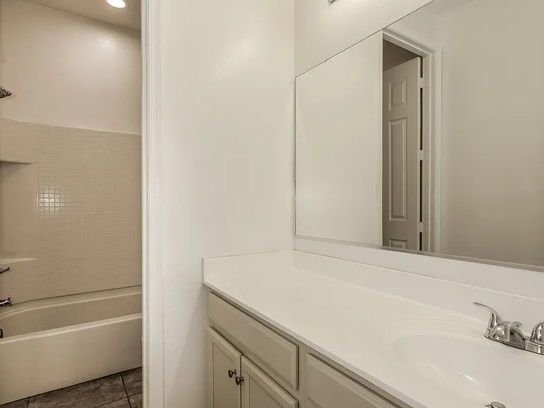 6114 S 30th Ln — Photo 14