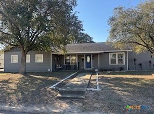 1011 E Main St, Cuero, TX 77954