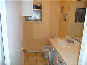 4th image of 229 Berkshire Ln