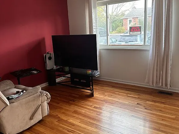 6141 Balfour Dr, Lansing, MI 48911