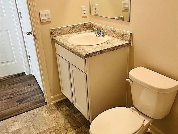 5th image of 124 Grand Hickory Way