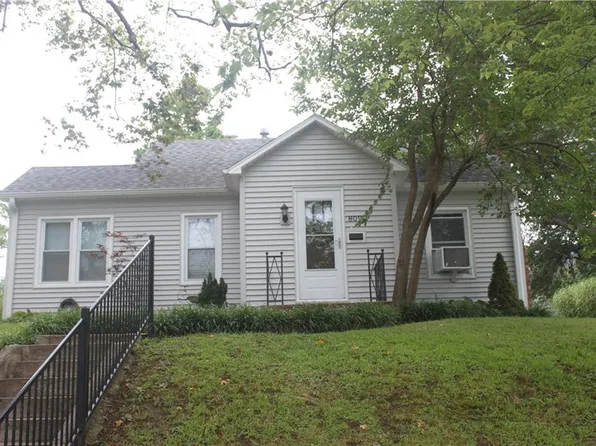 809 S 5th St, Atchison, KS 66002