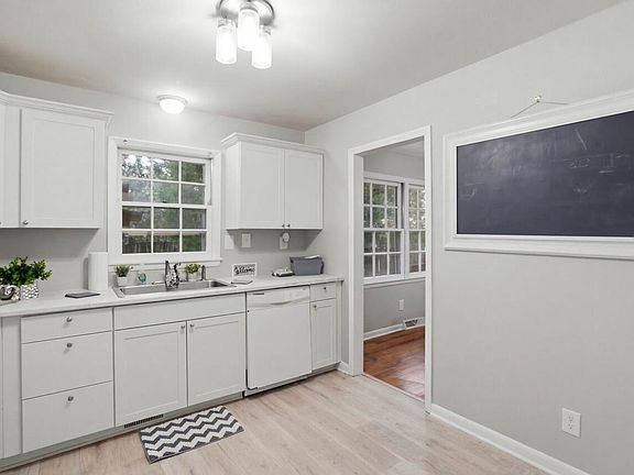 5th image of 201 Pinewood Dr