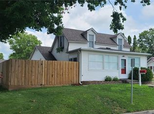 926 N 3rd Ave E, Newton, IA 50208