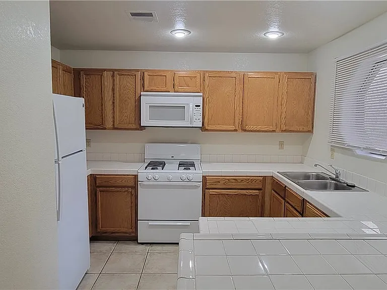 5044 S Rainbow Blvd #104 — Photo 7