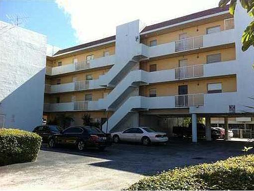 4th image of 3868 NE 169th St #20