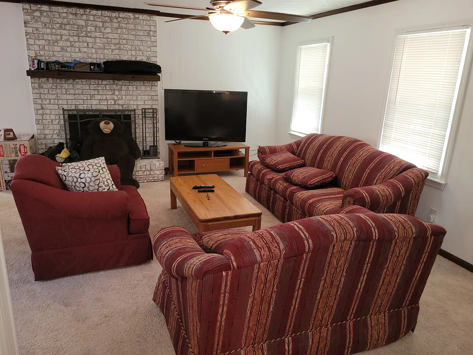 3 bed, 1208 sqft, $2,600 — Photo 2