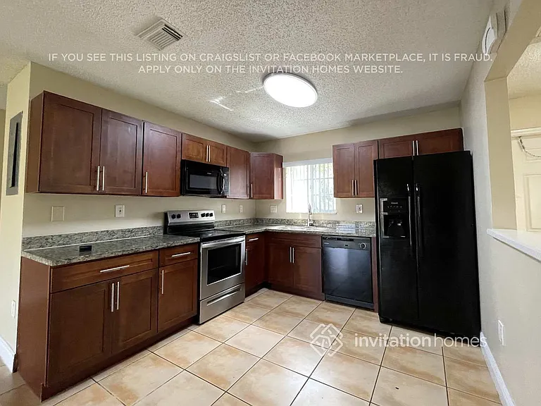18118 SW 154th Ct — Photo 8