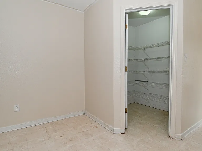 1043 Rentham Ln — Photo 30