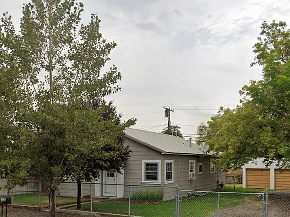 Front of the house with RV access view.