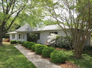 1890 Ditchley Rd, Kilmarnock, VA 22482