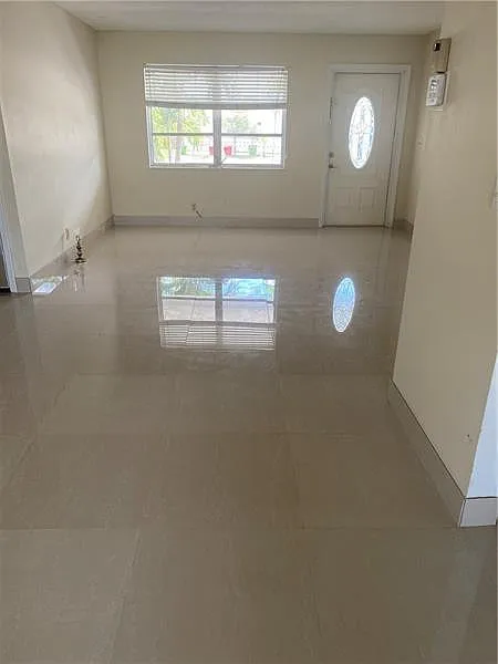 2 bed, 2.0 bath, 1400 sqft, $2,000 — Photo 4