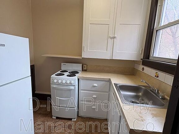 4th image of 27 S 7th St APT A