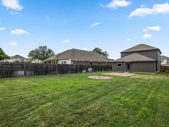 5th image of 321 Buffalo View Ln