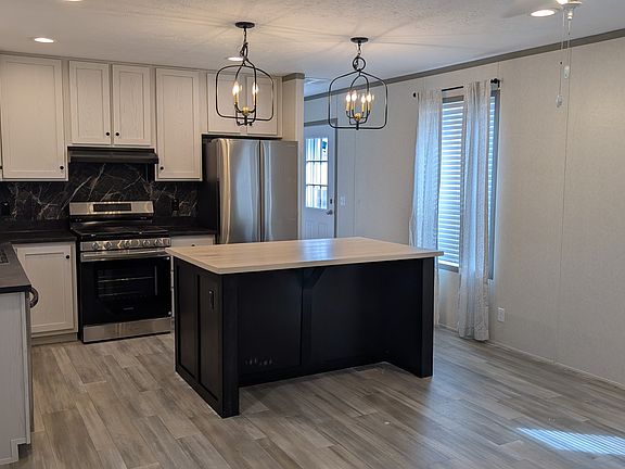 3rd image of 62 Ginger St