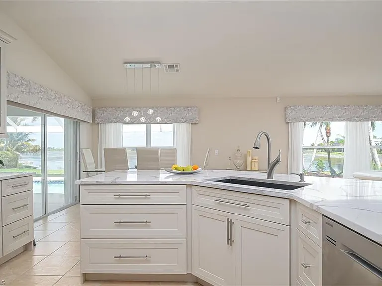 2250 Grove Dr — Photo 10