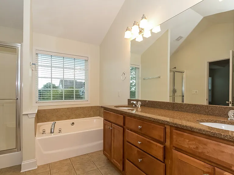 122 The Blvd — Photo 8