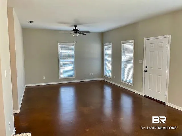 3 bed, 1352 sqft, $1,625 — Photo 2