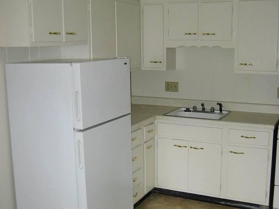 4th image of 1300 N Dunn St