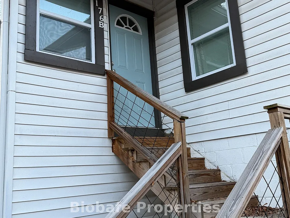 Entry to Unit B