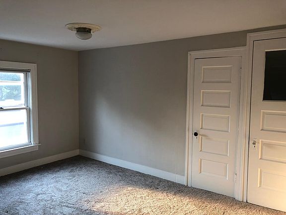 3rd image of 110 W Cherry Ave