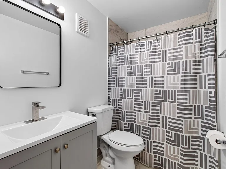 450 SW 2nd Ave #205 — Photo 18