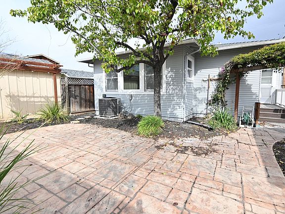 5th image of 2280 Bailey Ave