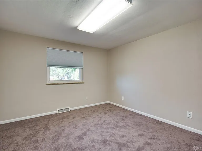 3433 Woodman Dr — Photo 22