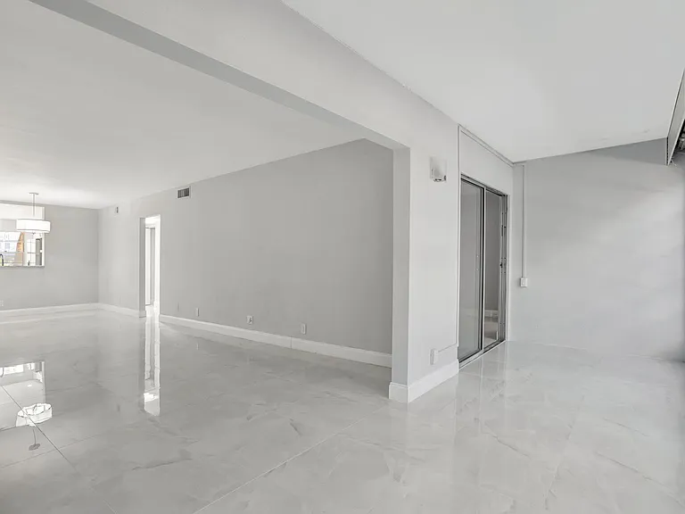2202 Lucaya Bnd #G2 — Photo 15