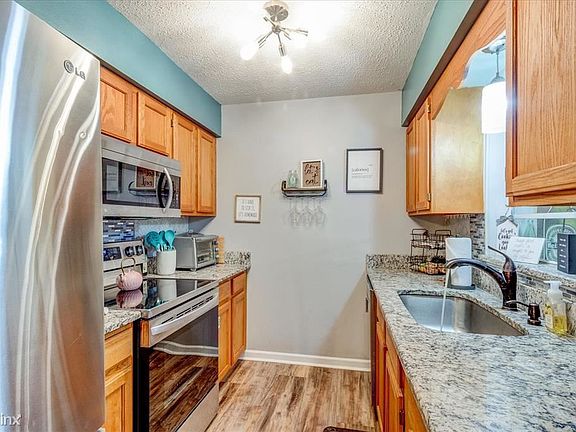 5th image of 790 Marion Dr