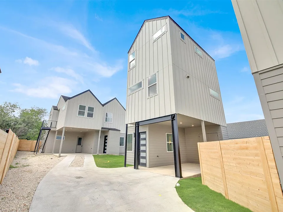 7208 Providence Ave #2